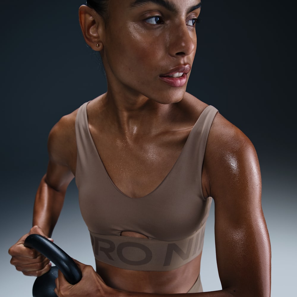 Nike Pro Indy Plunge